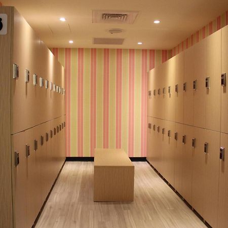 Hey Bear Capsule Hotel Тайпей Екстериор снимка